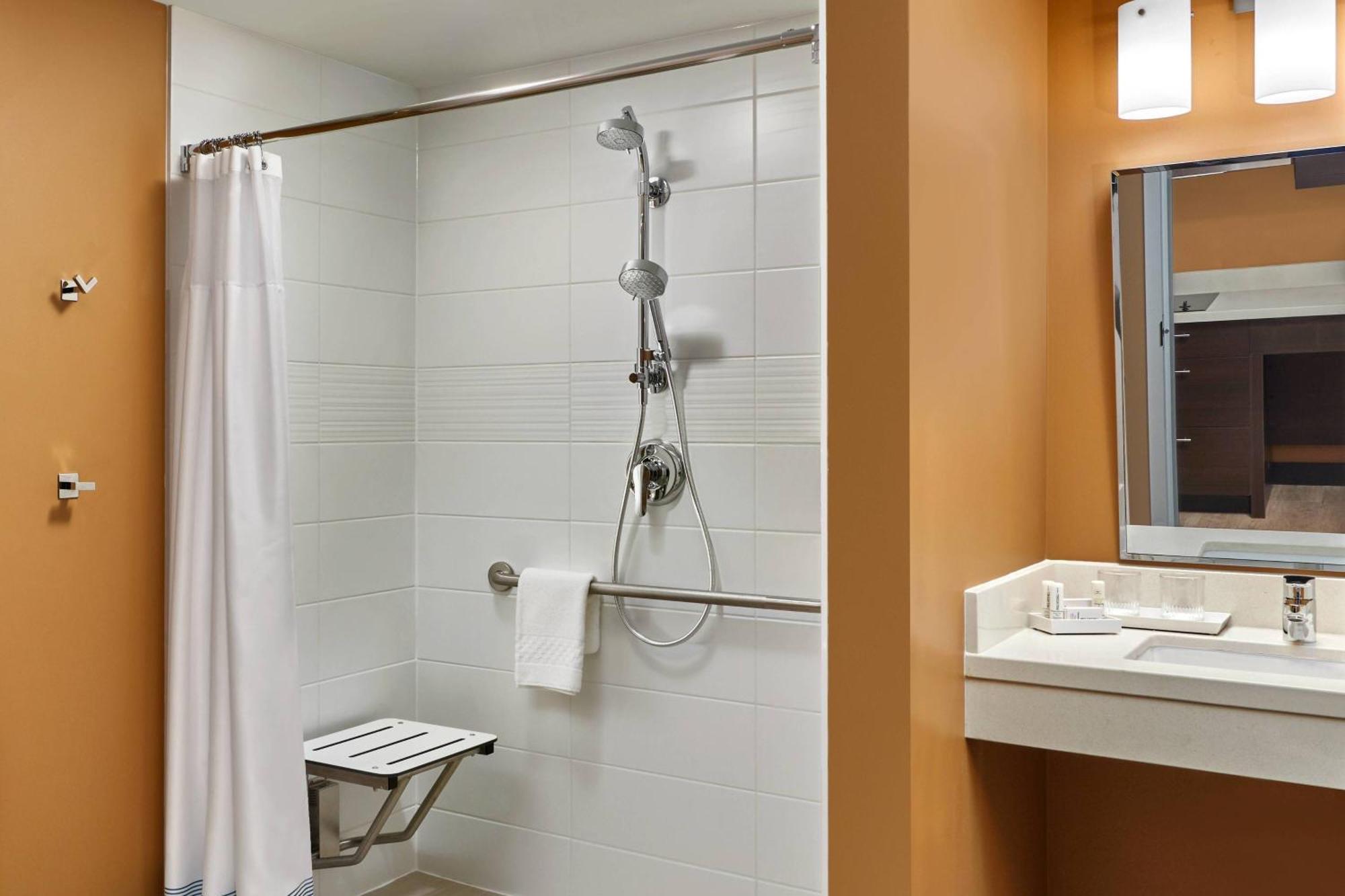 ทาวน์เพลซ สวีท บาย แมริออท ฟอร์ตแมคเมอเรย์ Hotel ฟอร์ตมิคมาร์รีย์ ภายนอก รูปภาพ